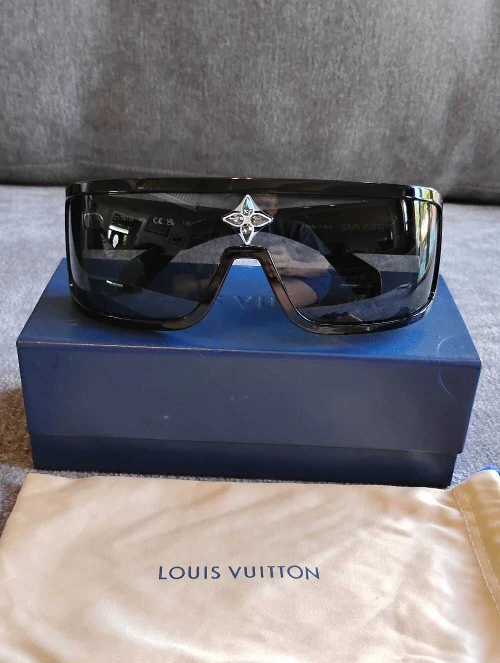 LOUIS VUITTON Cyclone Sport Mask Sunglasses 